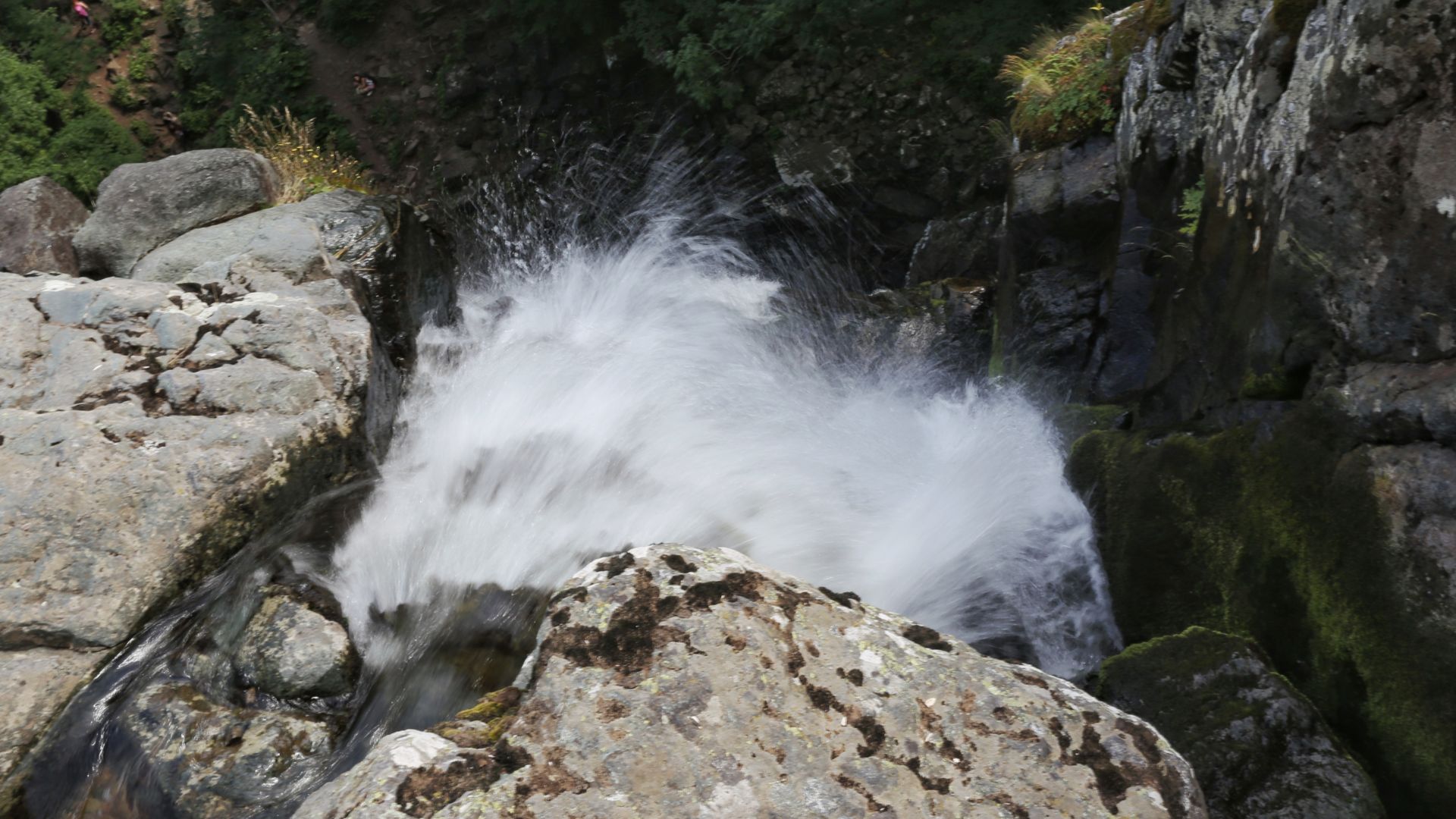 Все още не е ясно кой е мъжът, загинал при падане от Боянския водопад