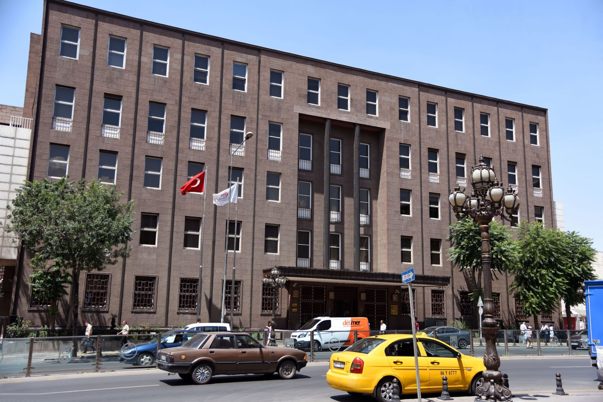 Турската централна банка - Меркез банкасъ, отскоро има нов управител - Наджи Агбал