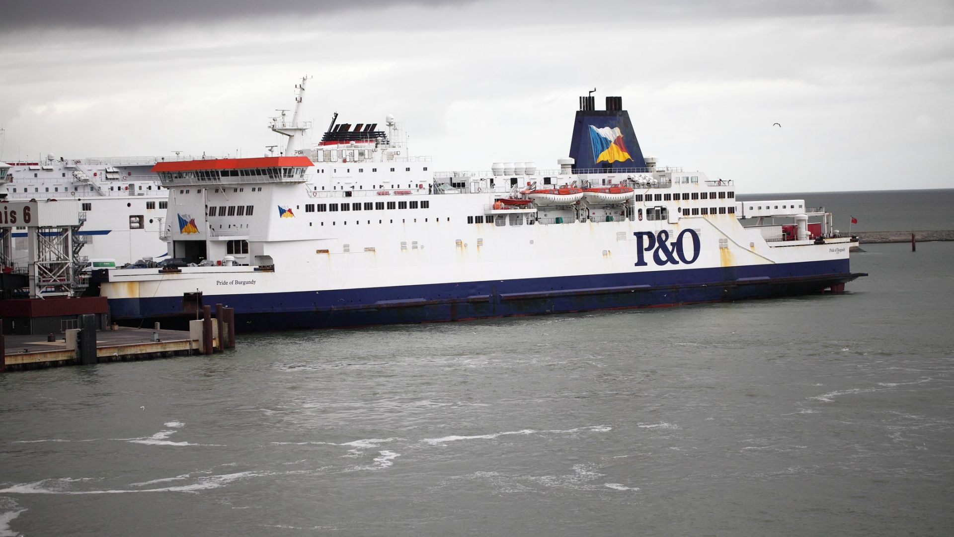 Ръководената от САЩ военноморска коалиция днес започна официално мисията си