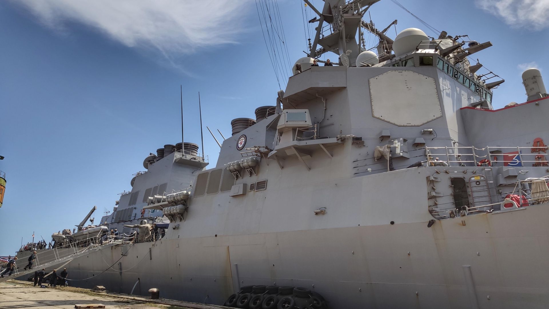 По случай 140 та годишнина на българските Военноморски сили американският разрушител