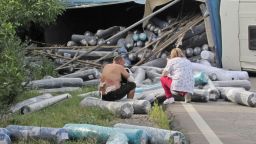 Пиян украинец обърна камион и разпиля платове край Русе (снимки и видео)
