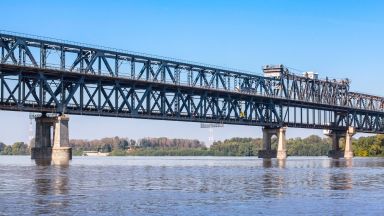 Отворените оферти са на ДЗЗД ДУНАВ МОСТ ПИИ СТРОЛ с участници