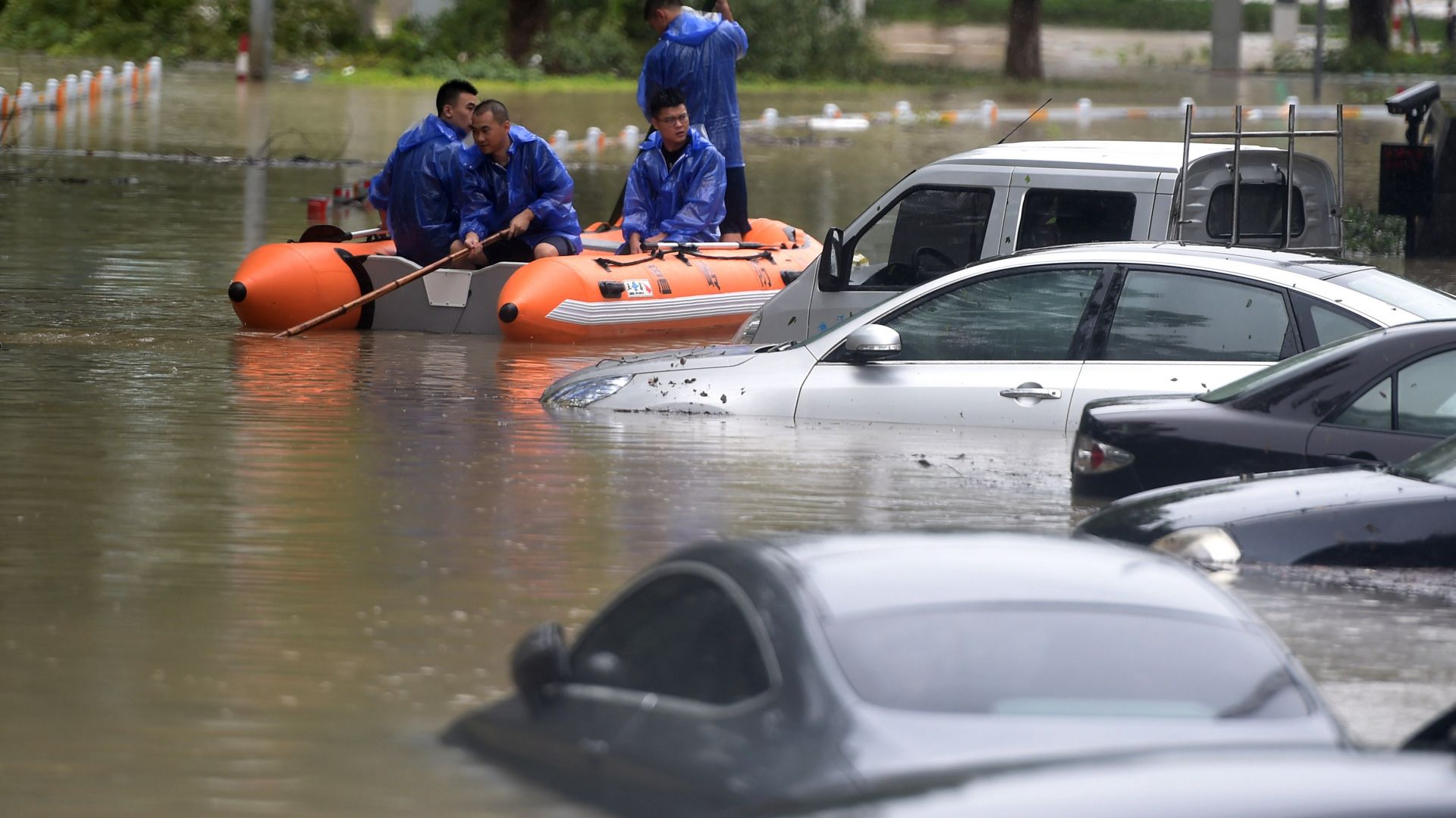 18 души загинаха в Китай при свлачище предизвикано от силен