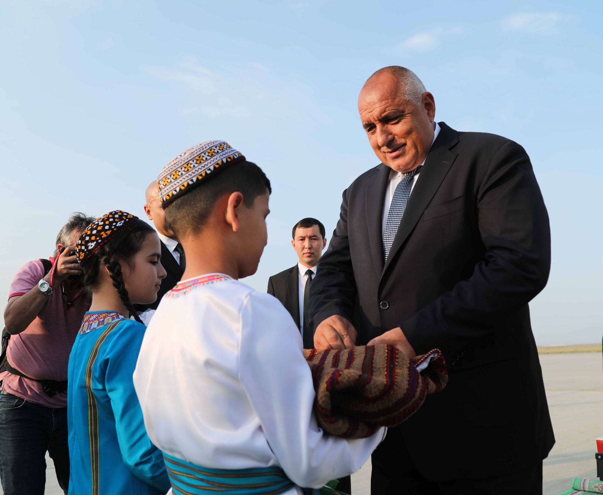 Бойко Борисов пристигна в Туркменистан, където водената от него делегация ще бъде на тридневно посещение