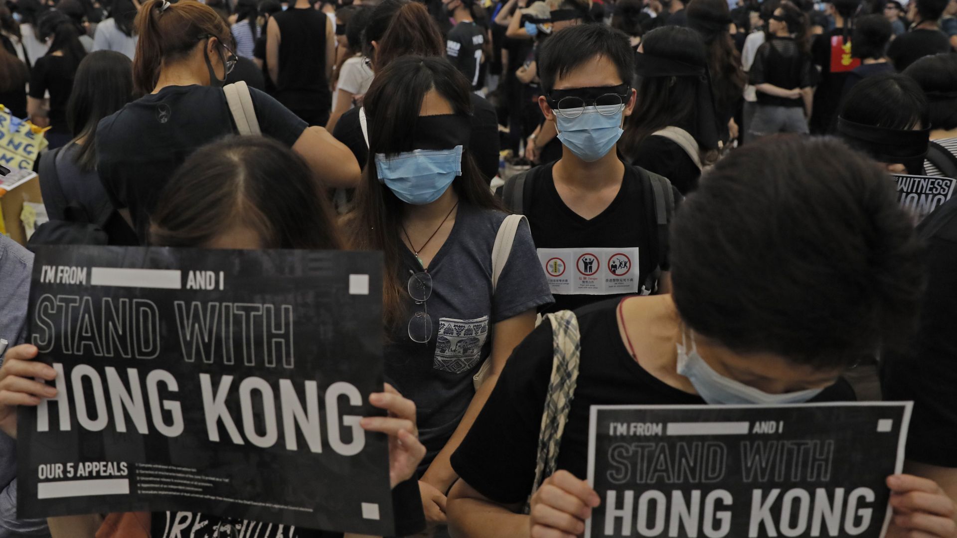 Китай призова Великобритания да прекрати намесата си в Хонконг, след
