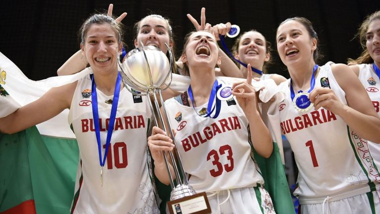 Златни български момичета с европейска титла по баскетбол (снимки)