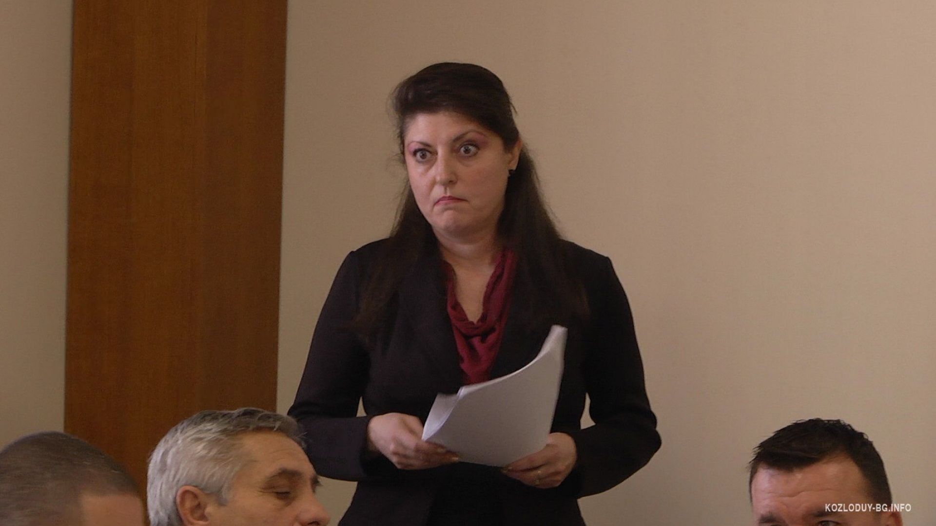 Два автомобила на бивша общинска служителка са били изпепелени в