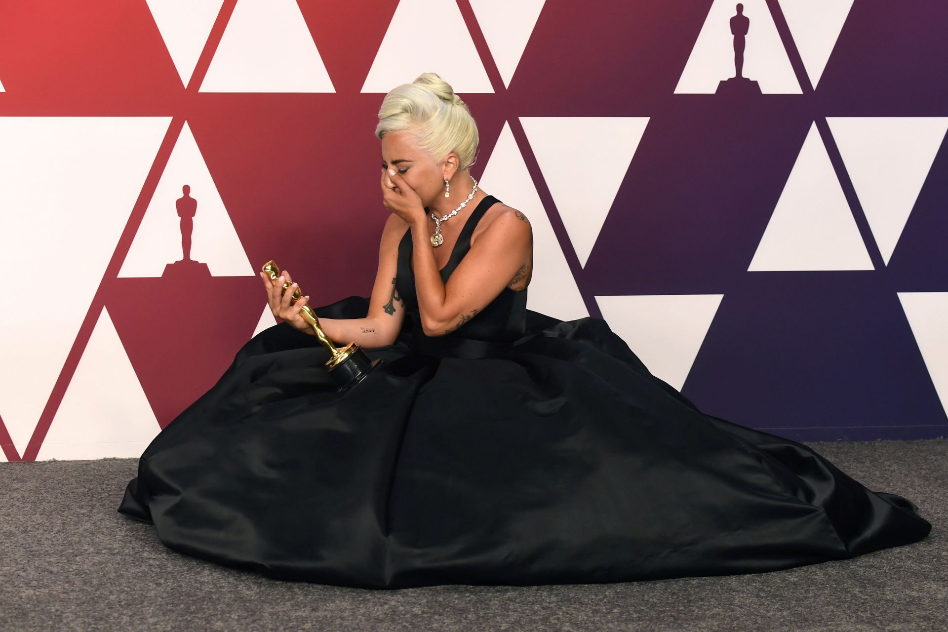 Лейди Гага получава "Оскар" през 2019 г.