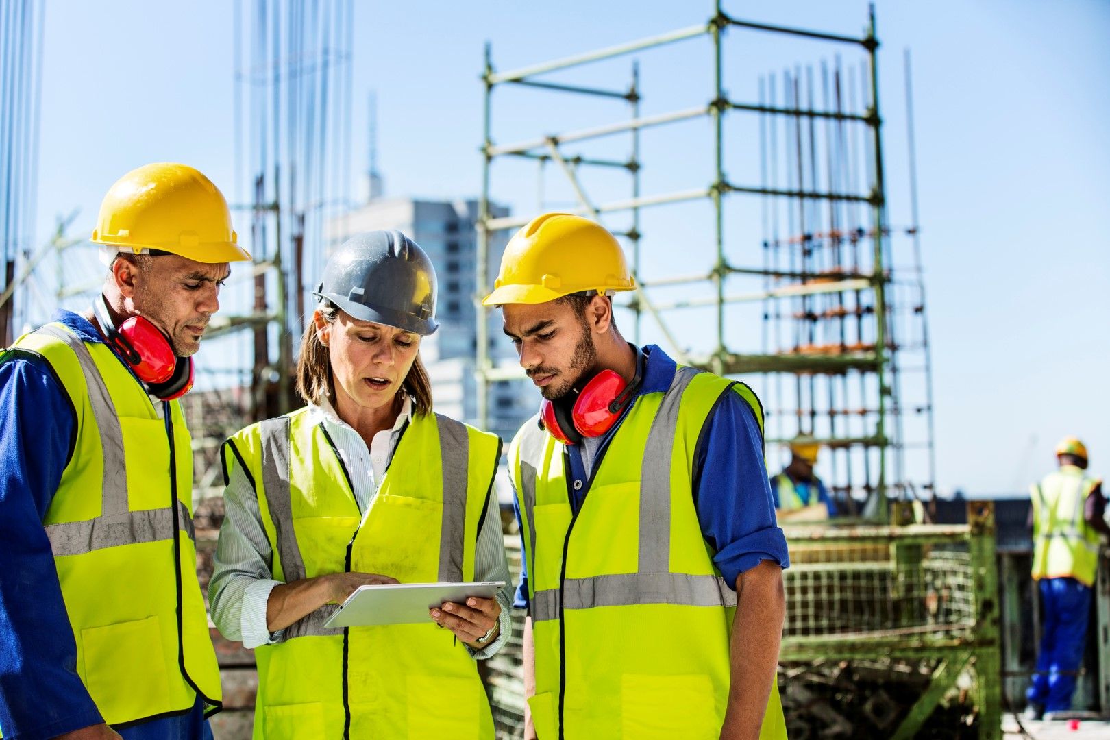 С промени в ЗУТ се регламентират функциите наконсултантите при завършването на строително-монтажните работи и изготвянето на окончателния доклад до възложителя