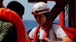Спасителен кораб трупа мигранти от Средиземно море
