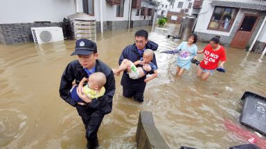 Десетки са жертвите на Тайфуна Лекима в Китай