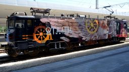 Изрисуваният локомотив на Насимо ще обикаля цялата страна