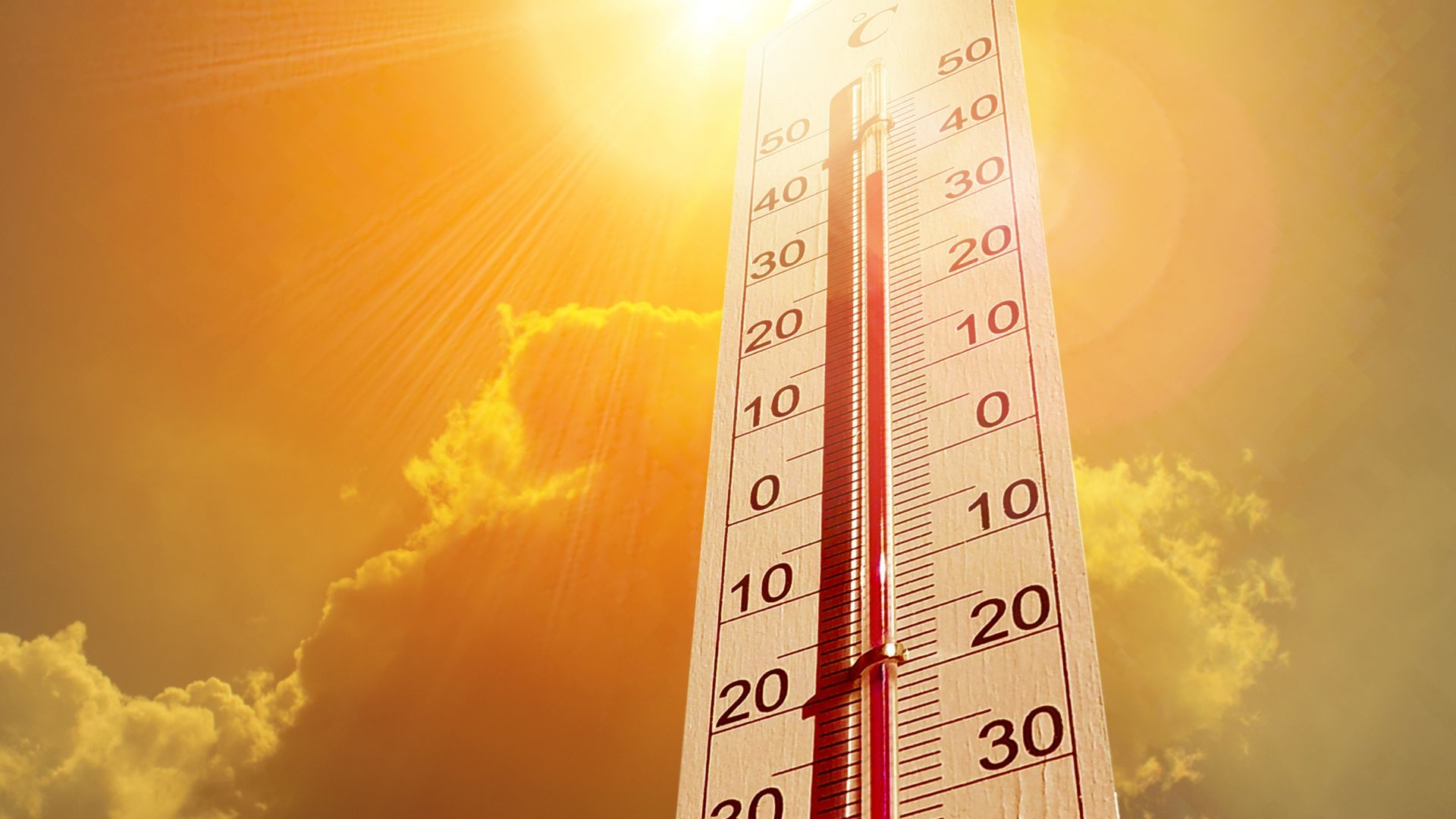 Опасни жеги от над 35 градуса завладяха страната