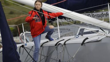  Грета Тунберг отплава с яхта без удобства за среща на върха на ООН в Ню Йорк