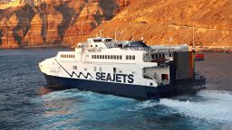 Нови правила за пътуване с ферибот в Гърция от днес