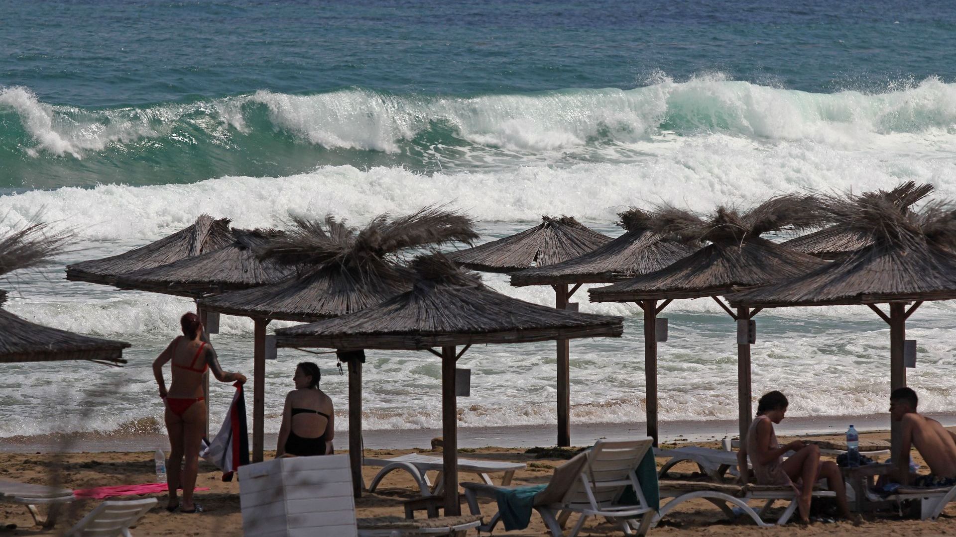 17 плажа по Черноморието ни ще бъдат с безплатни чадъри