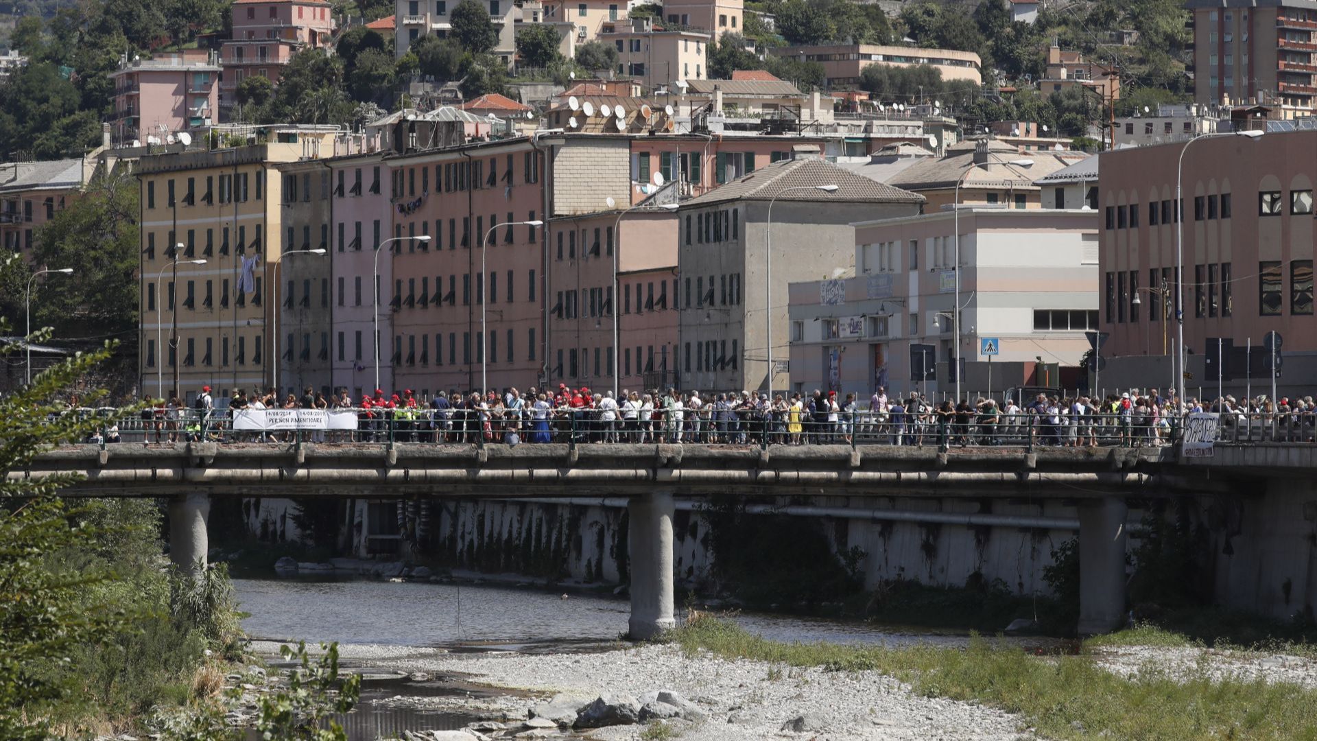 Италия отбелязва днес първата годишнина от срутването на моста в