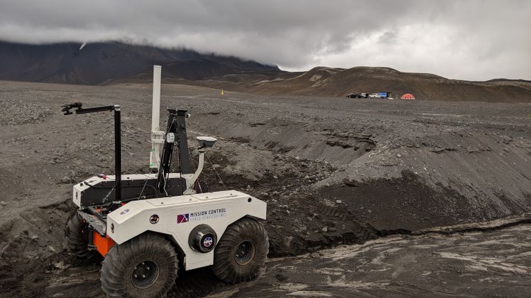 НАСА тренира в Исландия кацането си на Марс