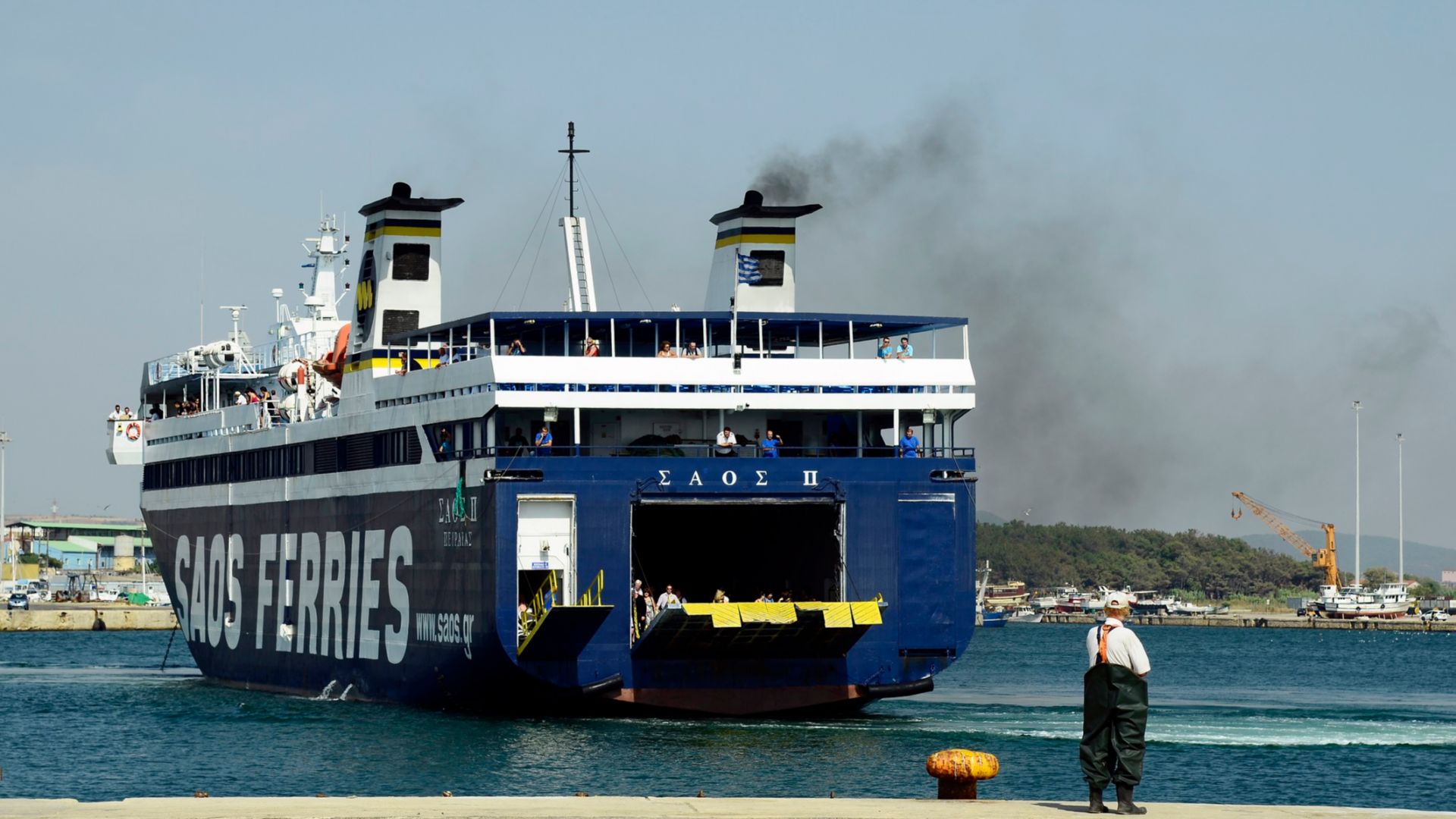 Фериботите в Гърция са необичайно празни