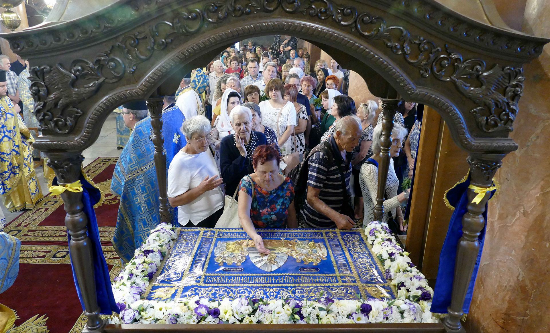 Архиерейска Света литургия бе отслужена в храм "Света Богородица" в Пловдив за големия християнски празник Успение на Пресвета Богородица. 