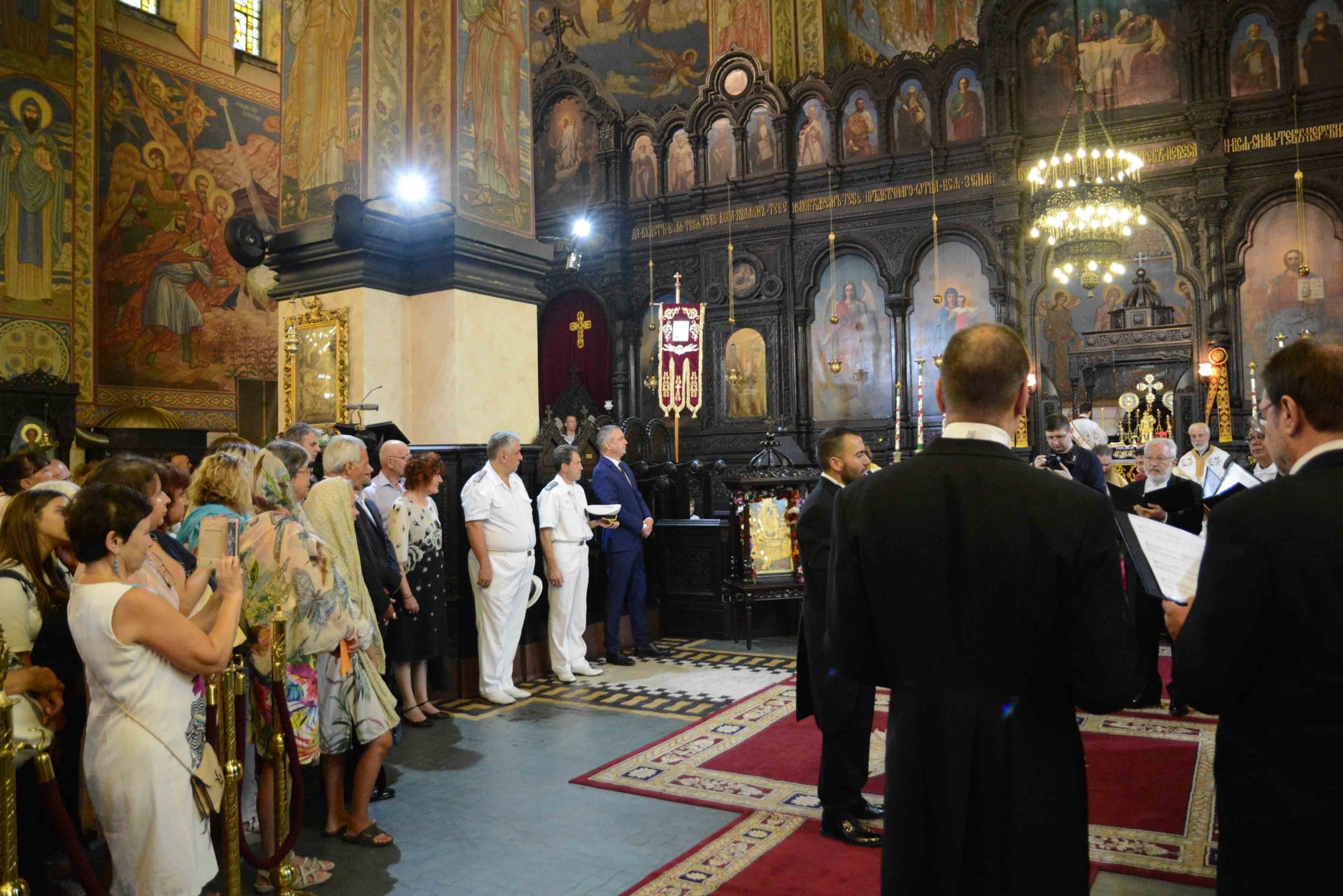  Света литургия и благодарствен молебен, отслужени от митрополит Йоан в Катедралния храм "Успение Богородично"