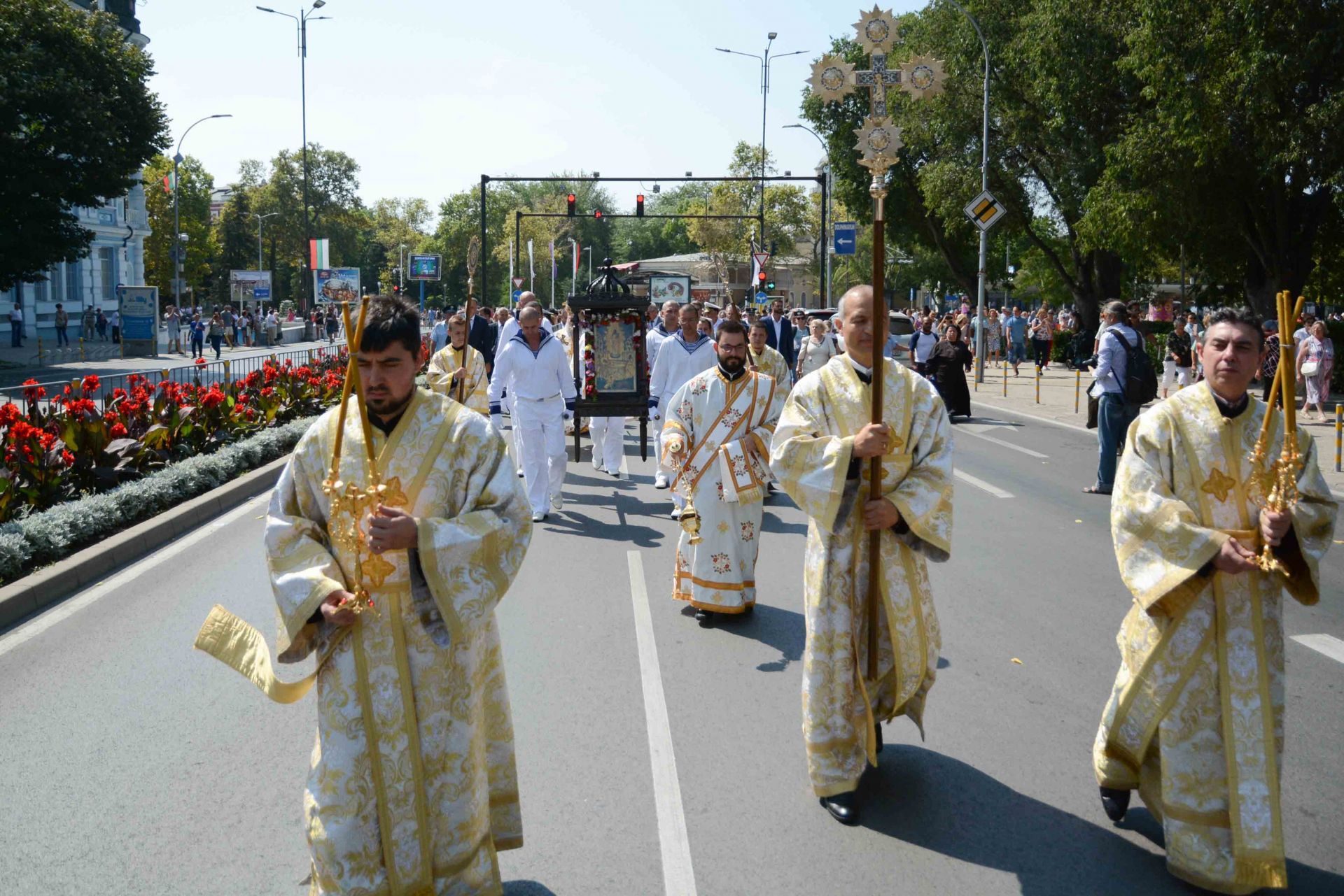 Литийно шествие с чудотворна икона на Богородица