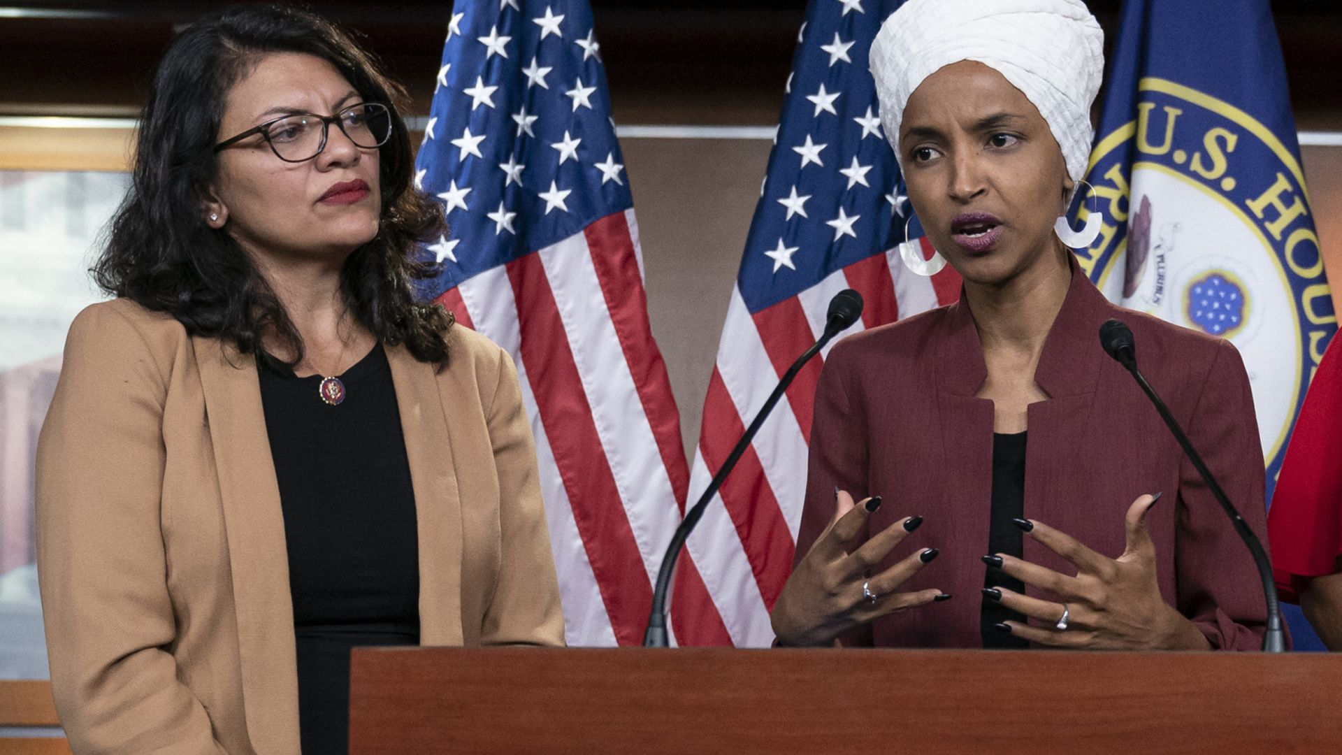 Двете демократки от Камарата на представителите в САЩ осъдиха решението