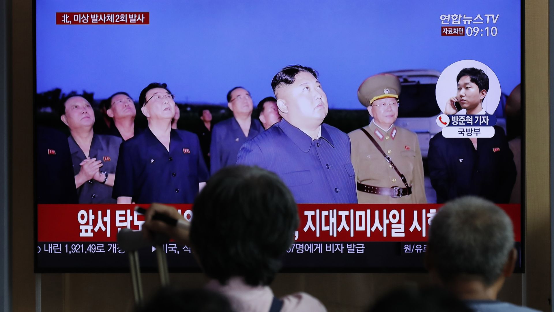 Северна Корея е изстреляла неидентифицирани снаряди които са паднали в