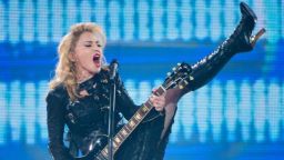 Мадона "смазана" от болка, отмени три концерта