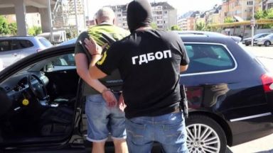  ГДБОП задържа тайфа от шестима души с над 120 000 подправени евро (видео) 