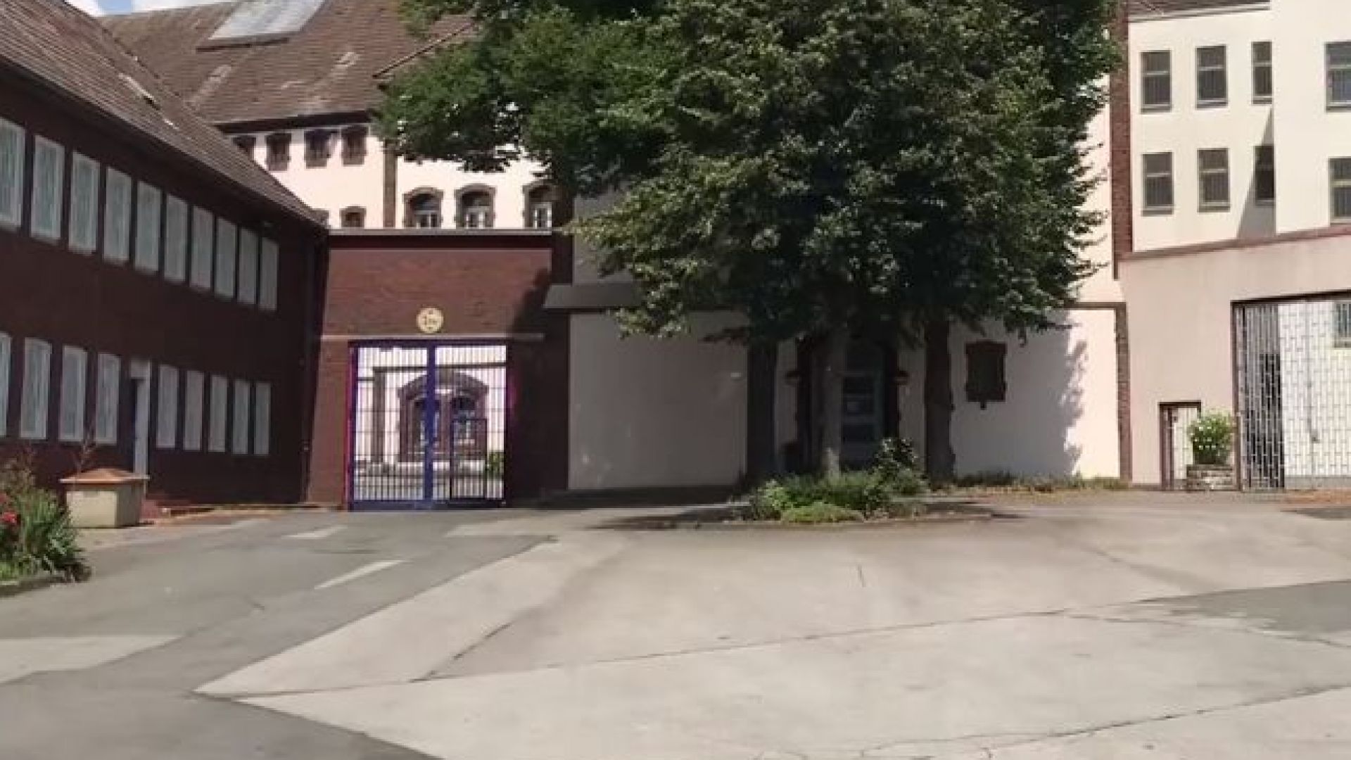 Затворник в Германия избяга, прескочи 5 метра ограда