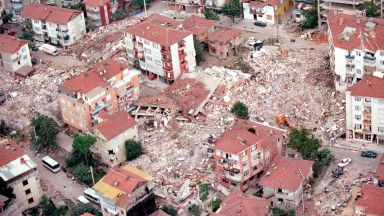 Германски сеизмолог: Вероятността за мощно земетресение край Истанбул е 70%