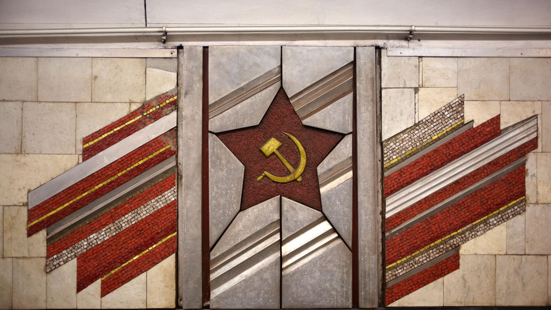 Може ли комунистическата история да се превърне в доходоносен бизнес?