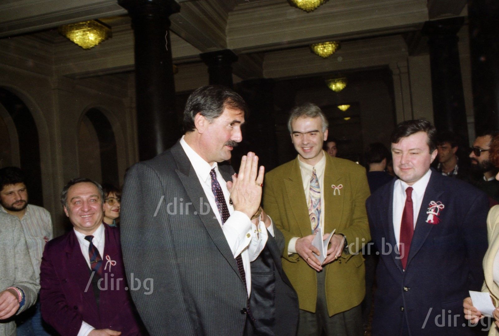 Жорж Ганчев в компанията на Яшо Минков и Георги Дилков-Лорда в кулоарите на Народното събрание 