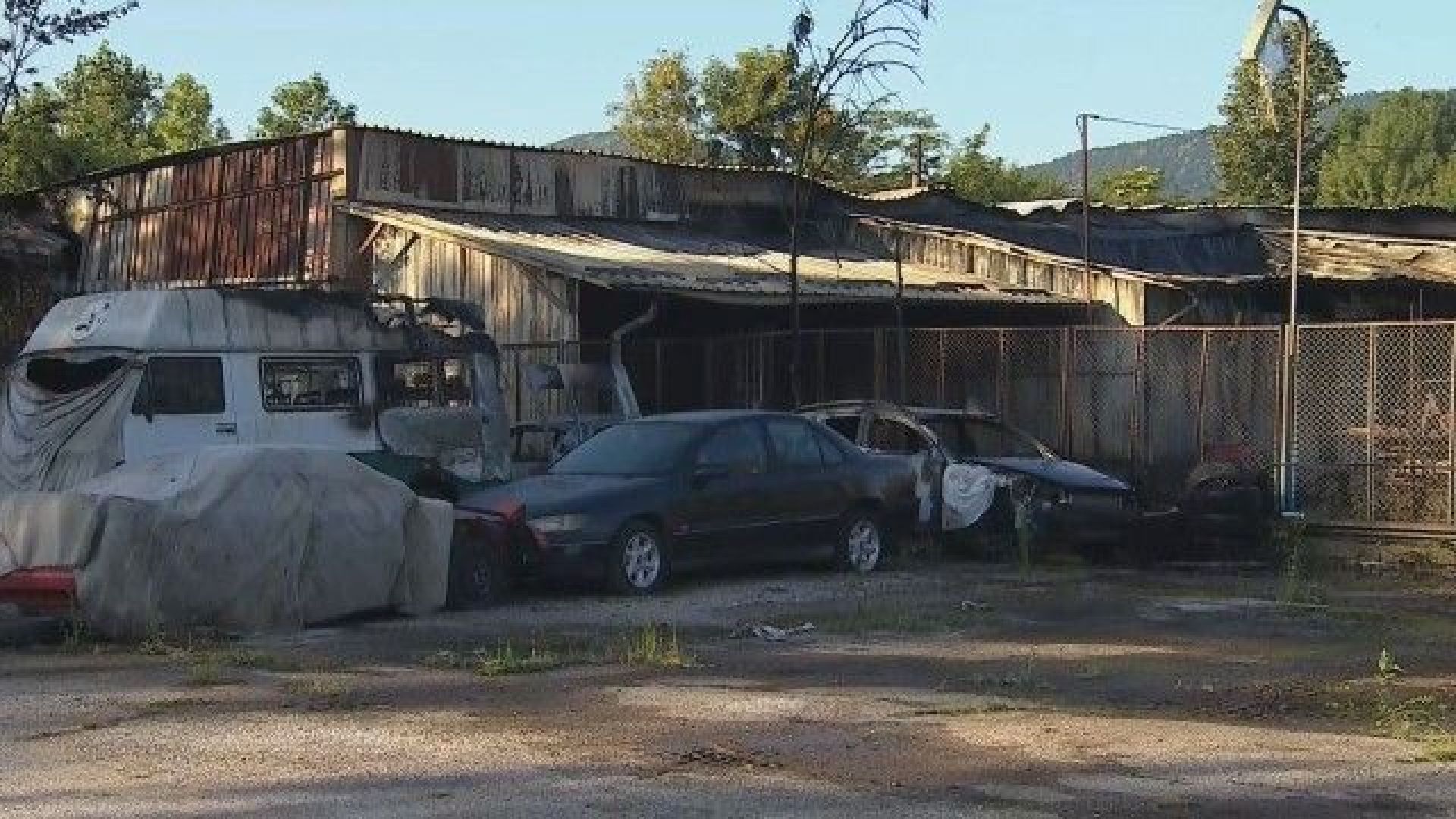 След запалилия се склад за вторични суровини в Ботевград при