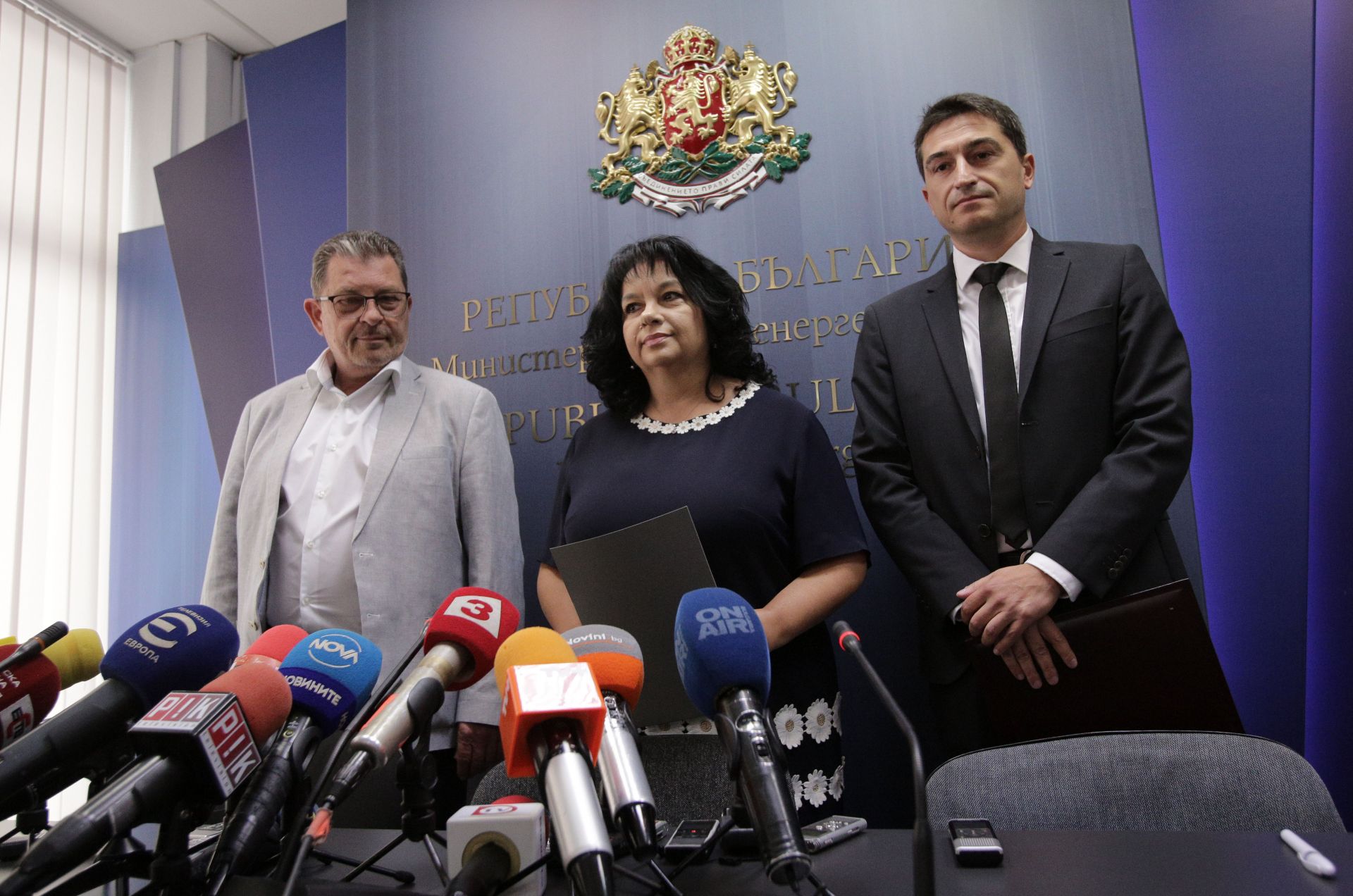 Министърът на енергетиката Теменужка Петкова обяви кандидатите, подали заявления в процедурата за избор на стратегически инвеститор за АЕЦ "Белене". На пресконференцията присъстваха и изпълнителните директори на "Български енергиен холдинг" ЕАД Жаклен Кое
