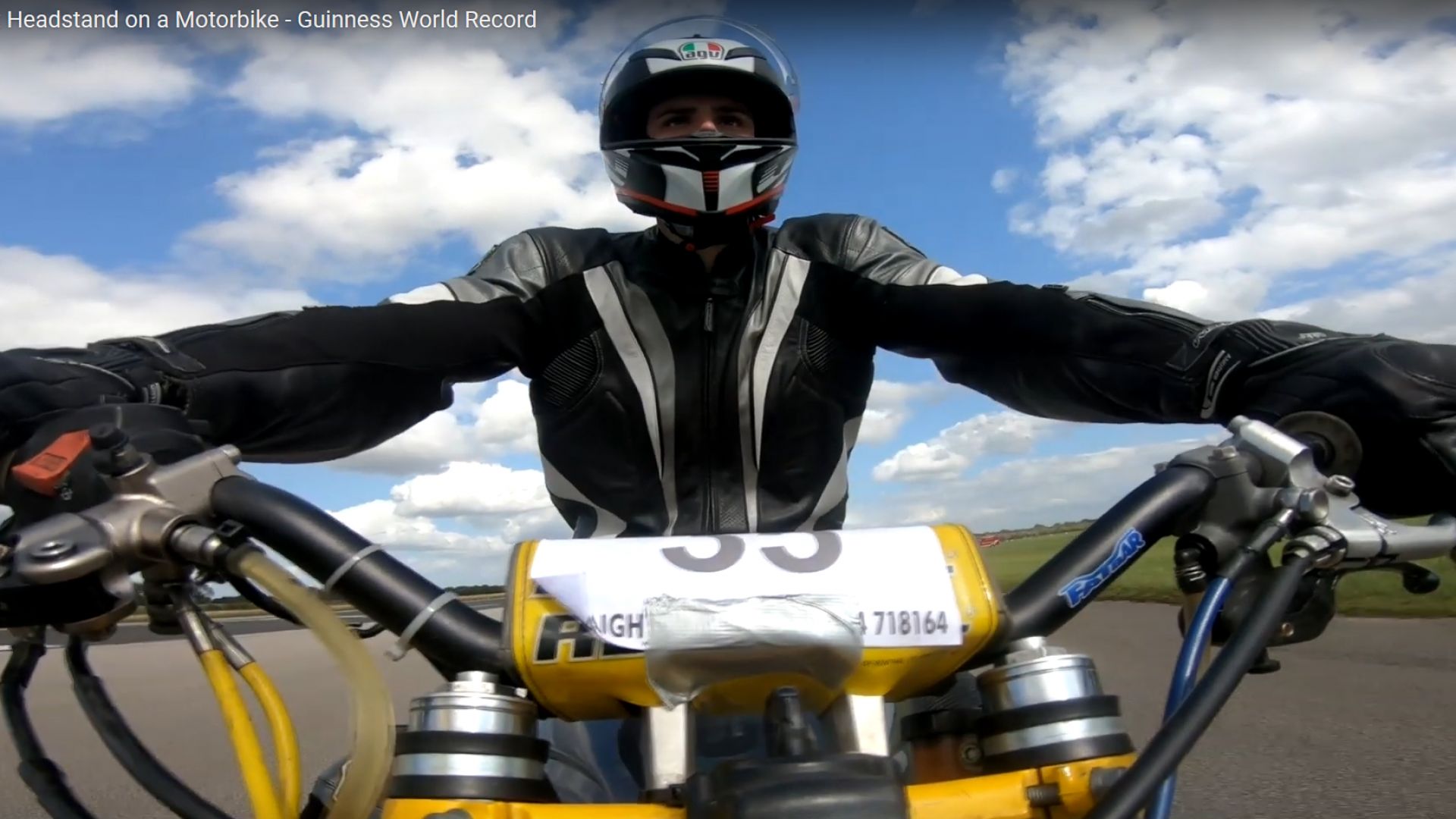 Тридесет годишният британски каскадьор Марко Джордж постави световен Гинес рекорд