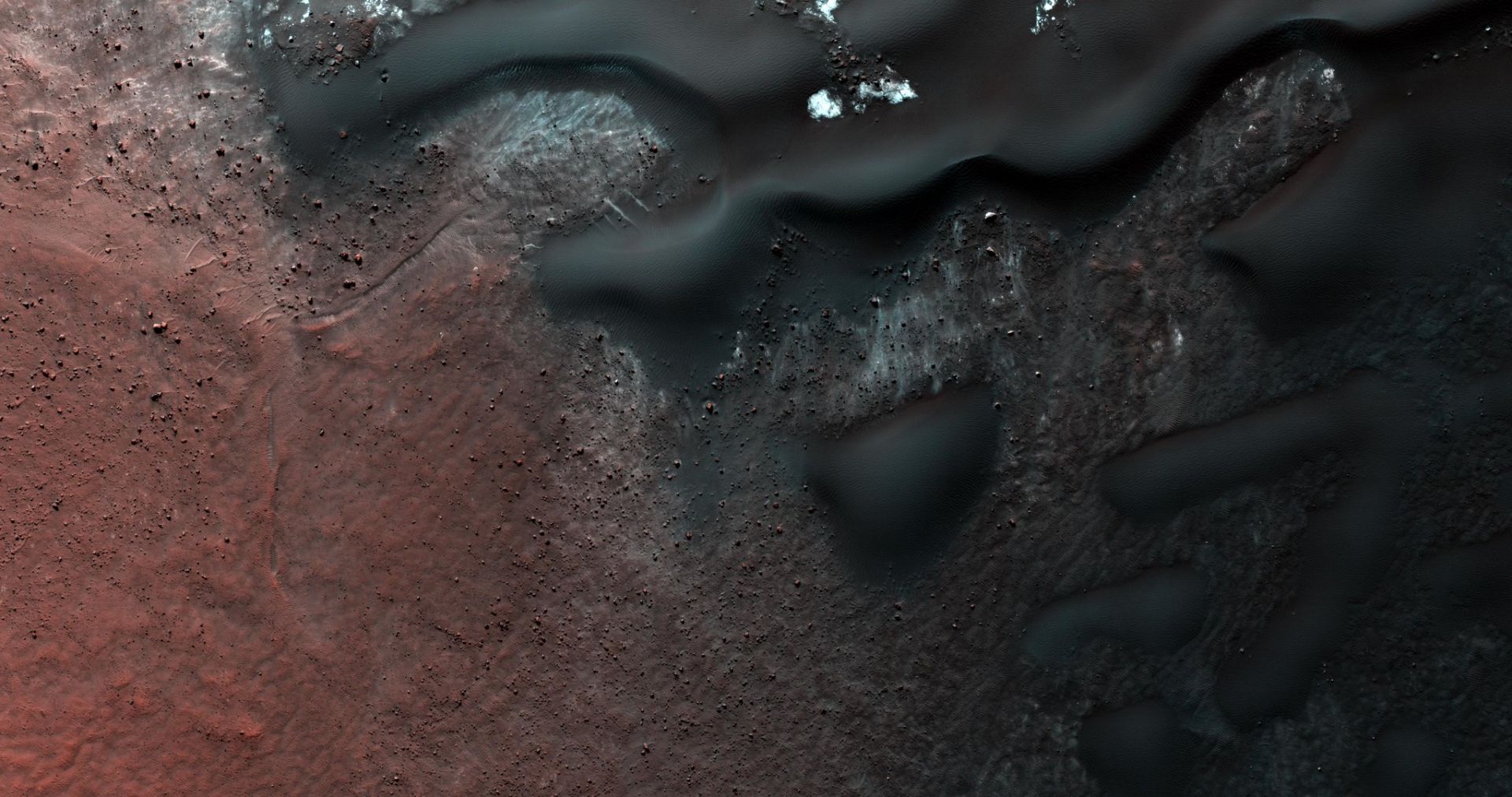 Черните дюни на Марс