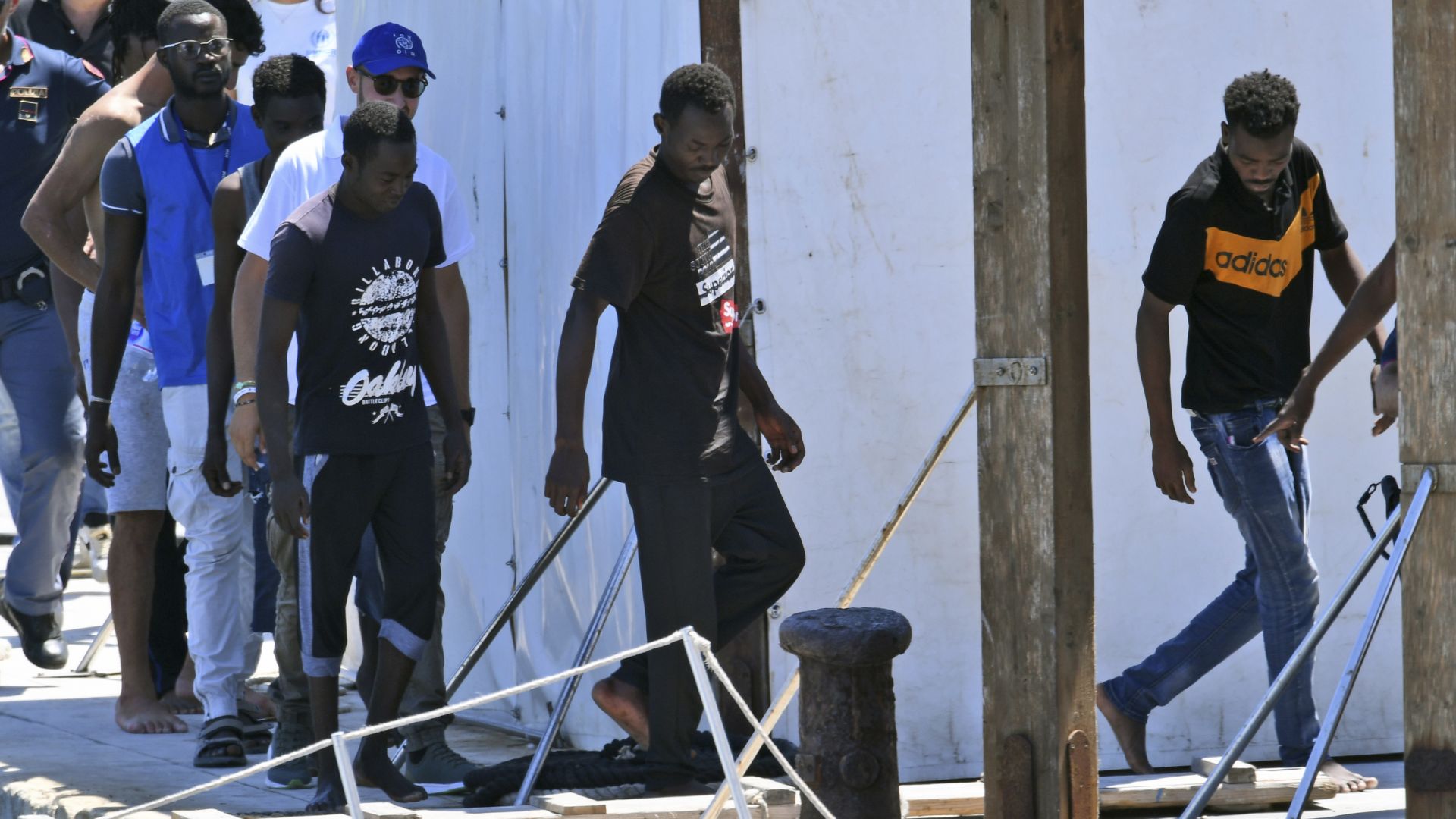 Капитанът на германски кораб на хуманитарната организация Лайфлайн спасил в