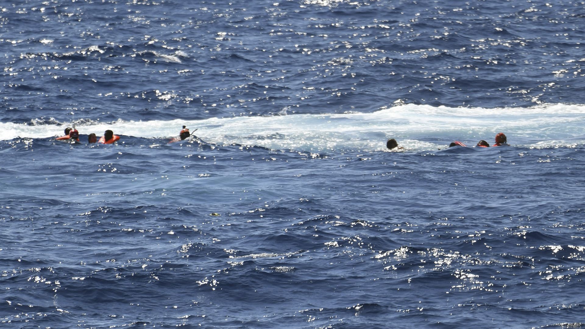 Испанското правителство съобщи че изпраща свой военен кораб до италианския