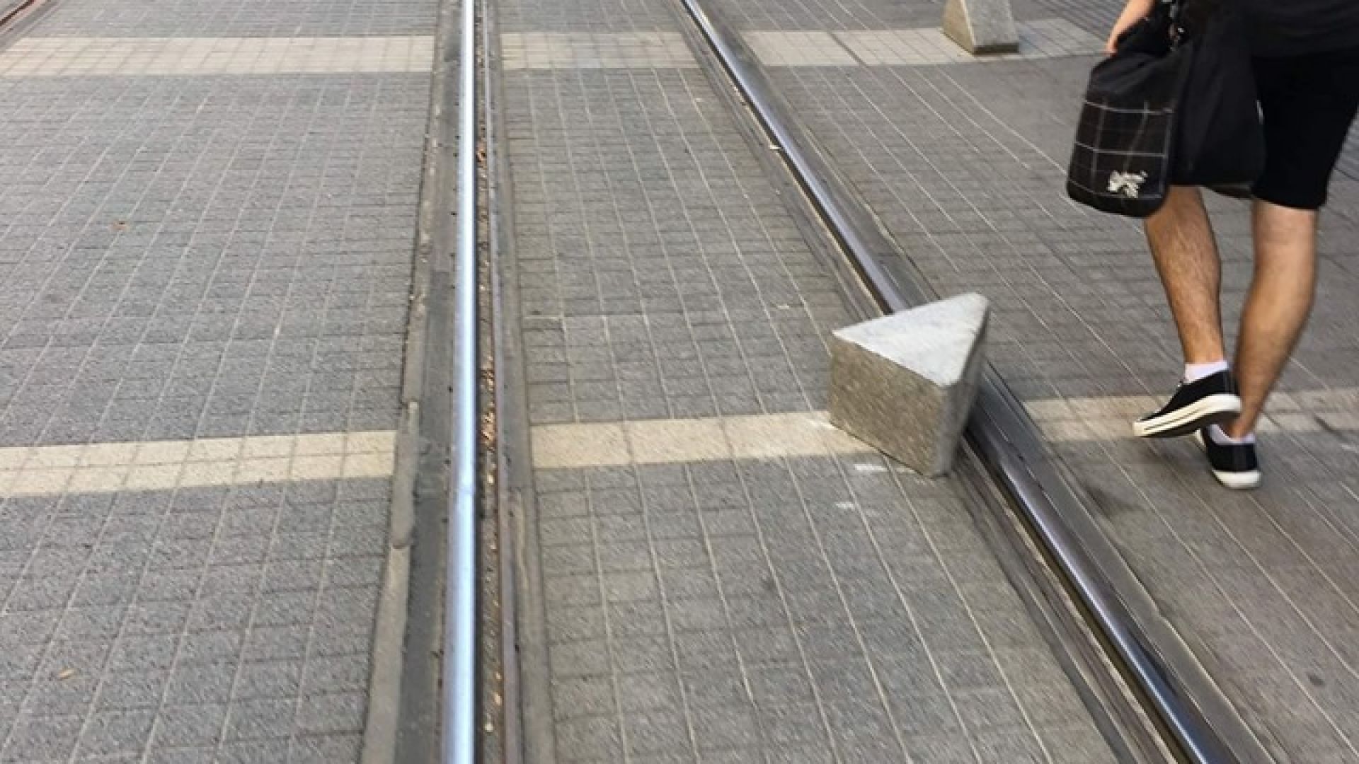 Мъжът който във вторник следобед изкърти ограничители по столичната улица