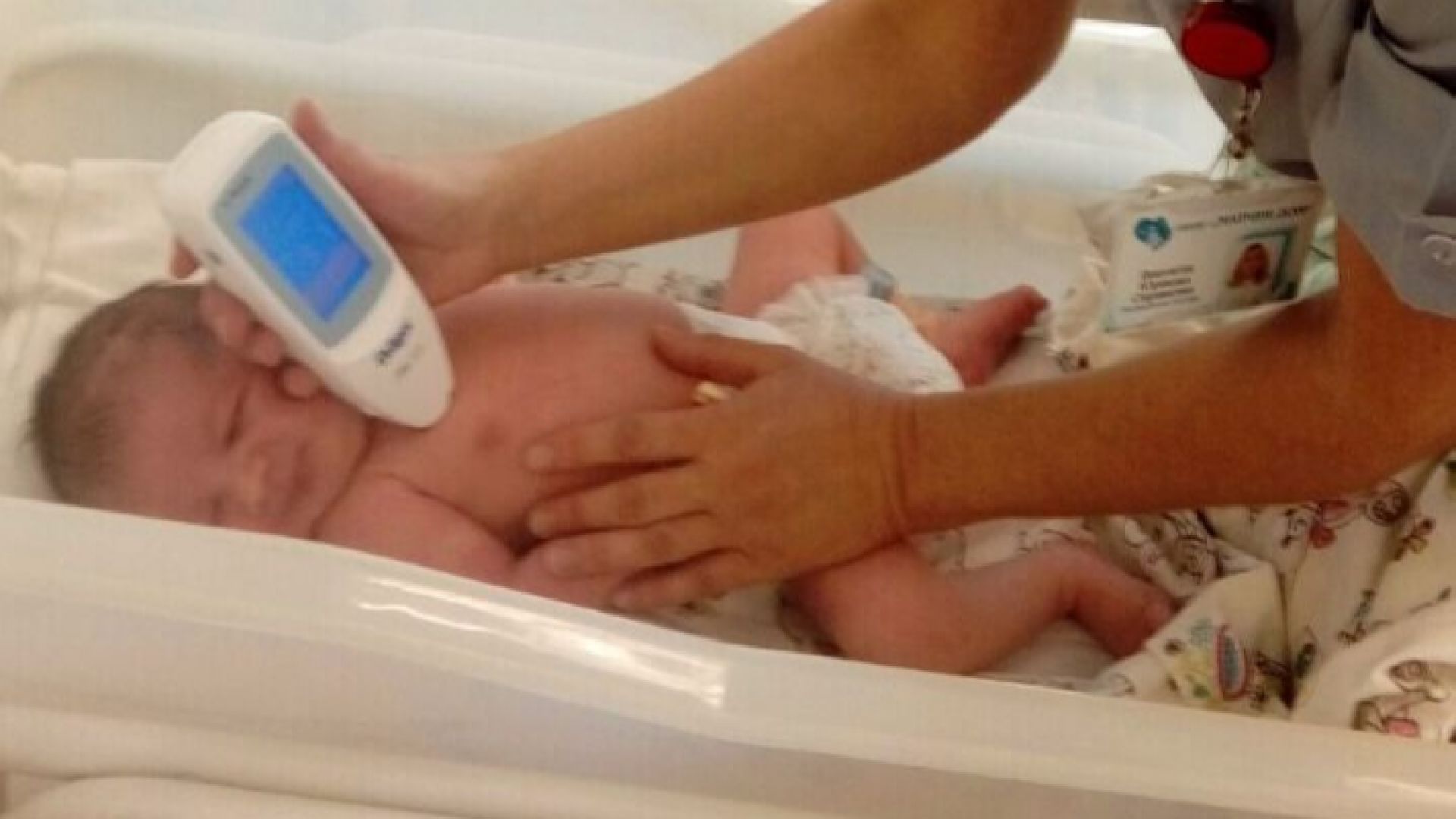 Нов апарат в Майчин дом изследва безкръвно новородените за жълтеница