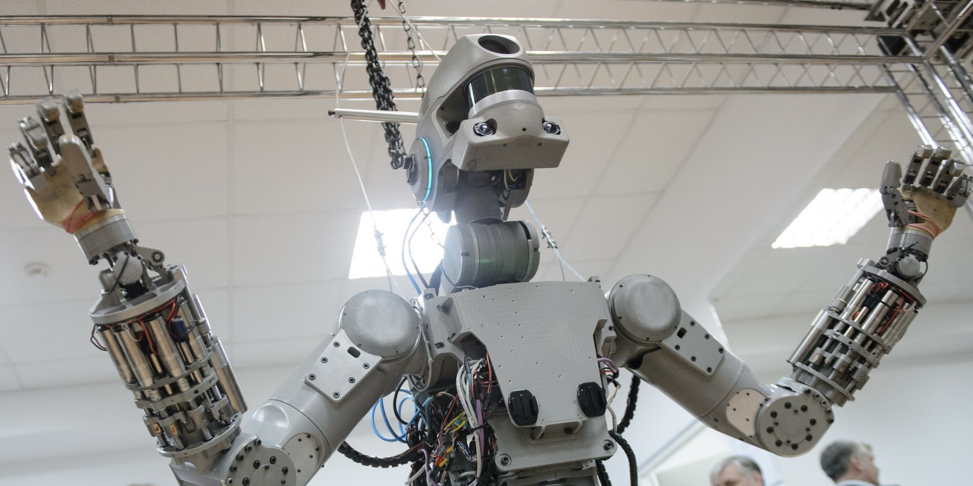 Роботът "Фьодор" след връщането си от космоса