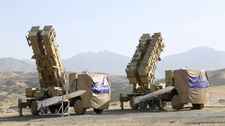Иран показа своя система за противоракетна отбрана (снимки)