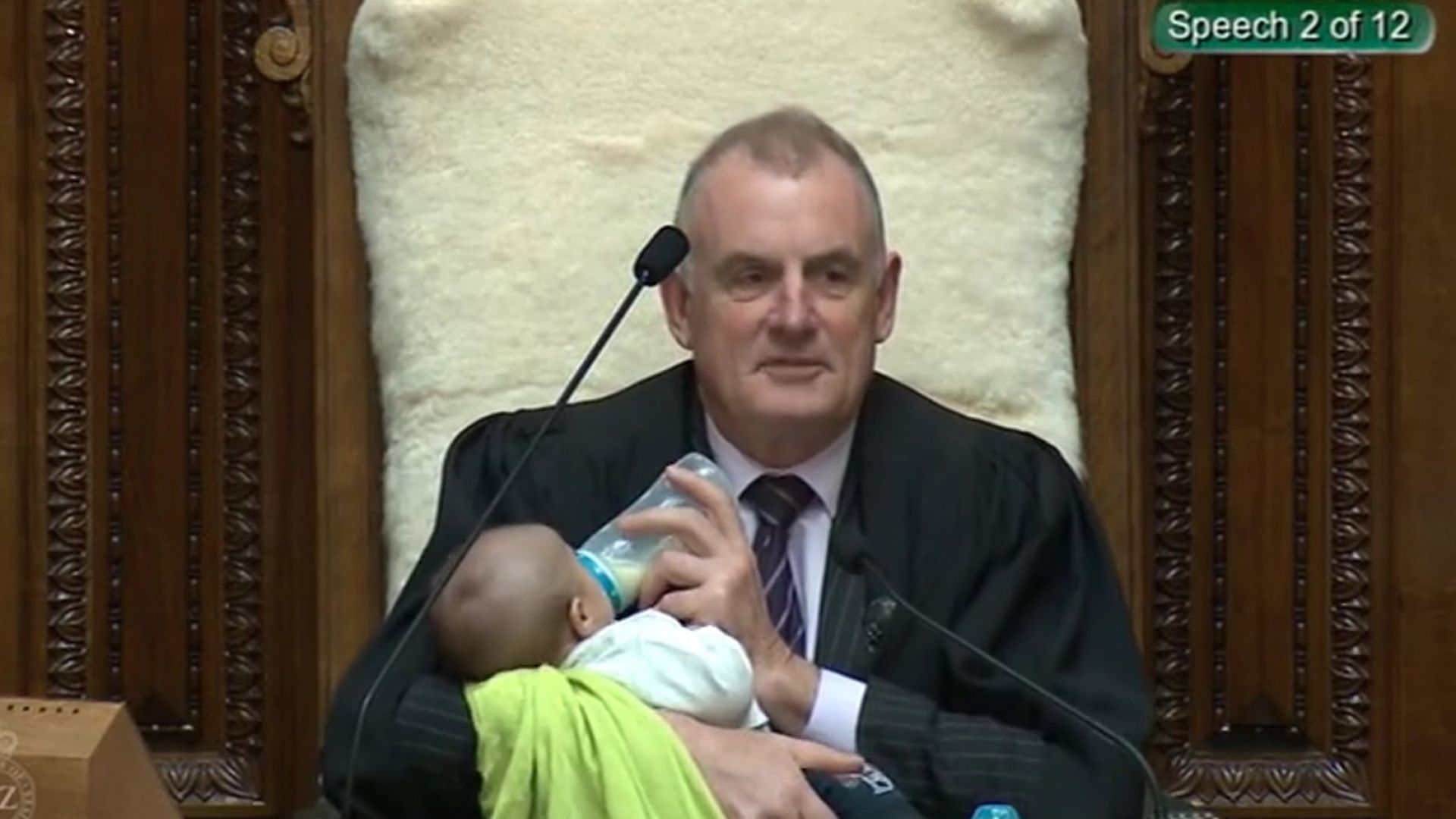 Доведете си бебето: Председателят на новозеландския парламент го прави по-удобен за родителите
