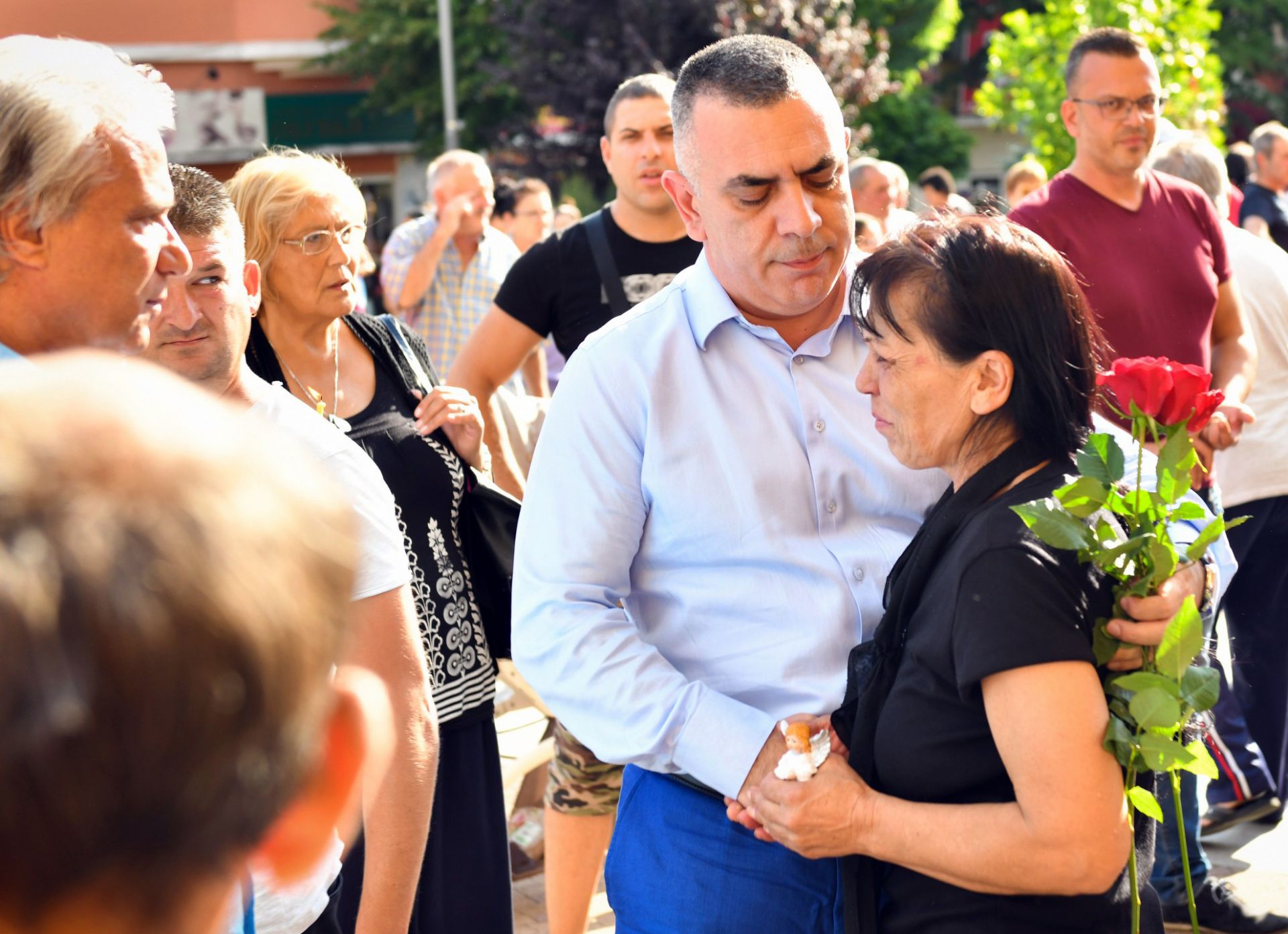 22 август 2019 г. - Подписка с искане на доживотна присъда за извършителя на убийството на седемгодишното момиченце от село Сотиря започна в Сливен. Тя е инициирана от близките на детето, а подписи се събират под Стария бряст в центъра на града.