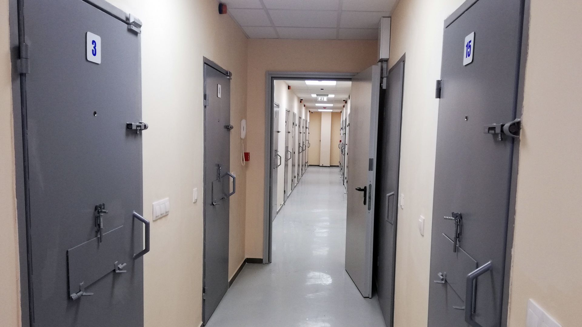 Двамата задържани за погрома в столично заведение излизат на свобода