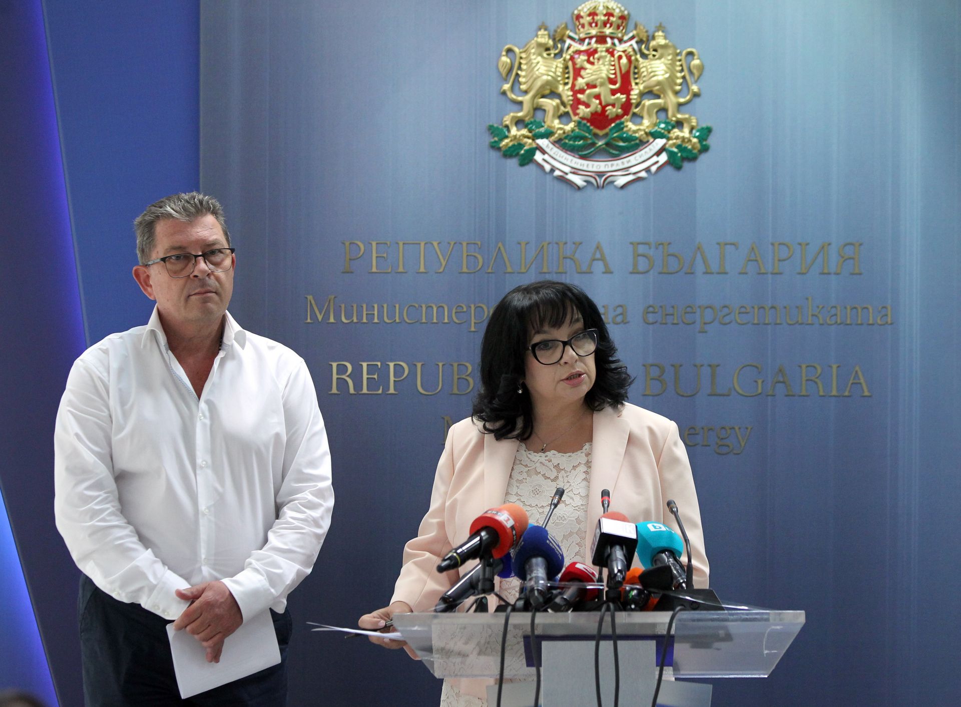 Сделката за продажба на "ЧЕЗ България" се реализира по реда и условията на чешкото законодателство, каза Петкова