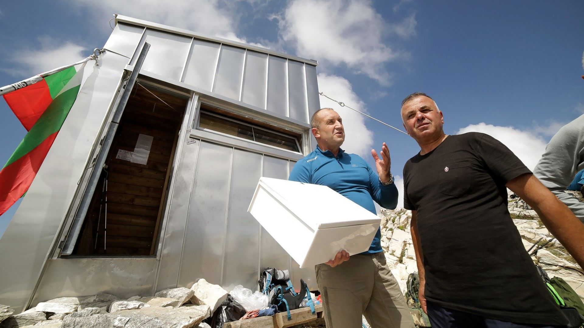 Наличието на толкова много инвеститори е положителен знак и показва