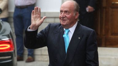Бившият крал на Испания Хуан Карлос който живее в изгнание